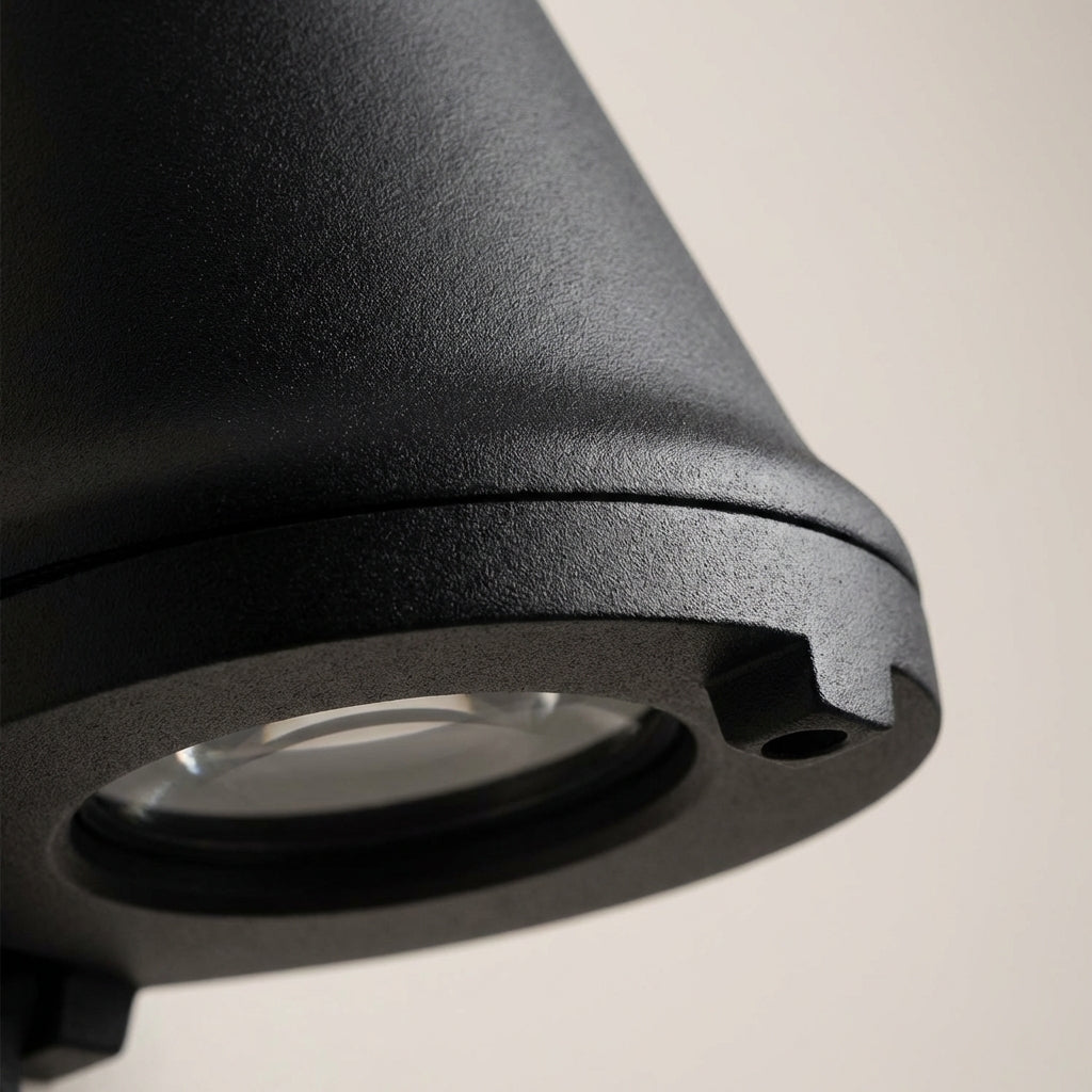 Venkovní nástěnná lampa s teplým světlem v kovovém pouzdře – kompaktní design do zahrady a na terasu 3