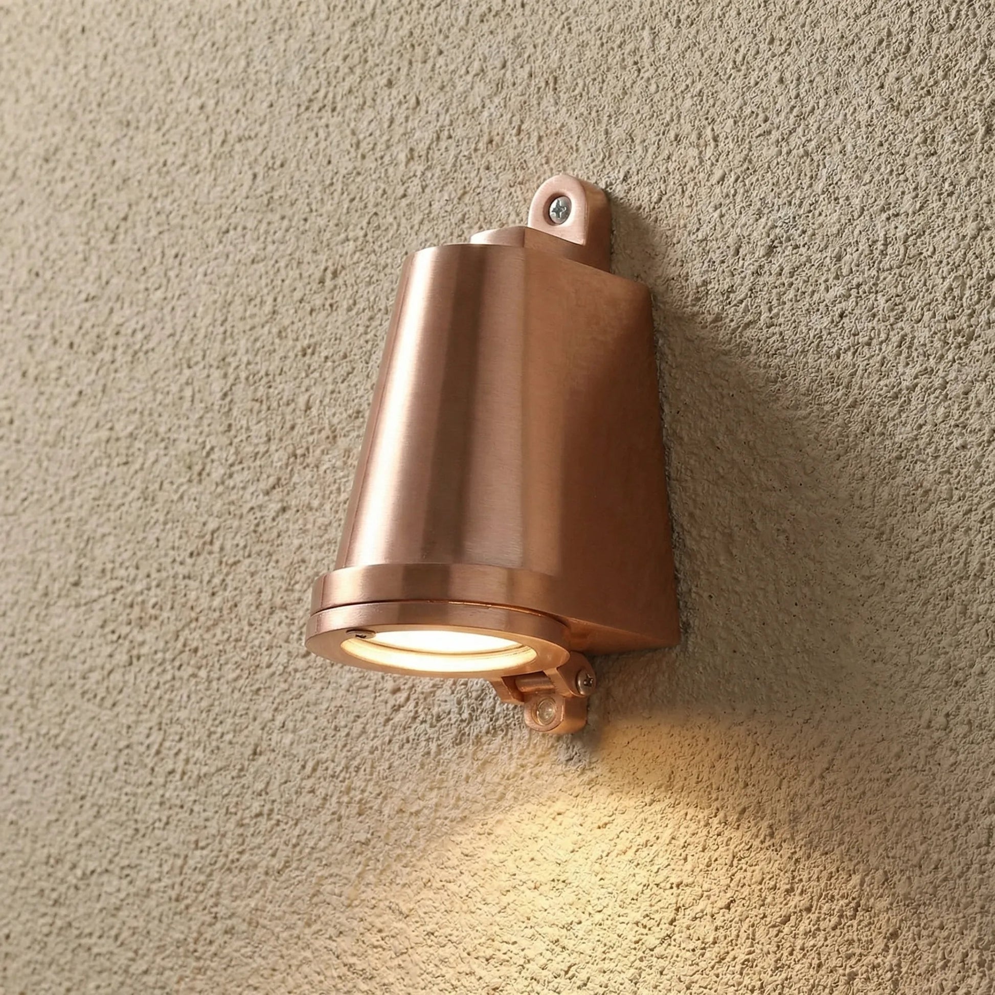Venkovní nástěnná lampa s teplým světlem v kovovém pouzdře – kompaktní design do zahrady a na terasu 5