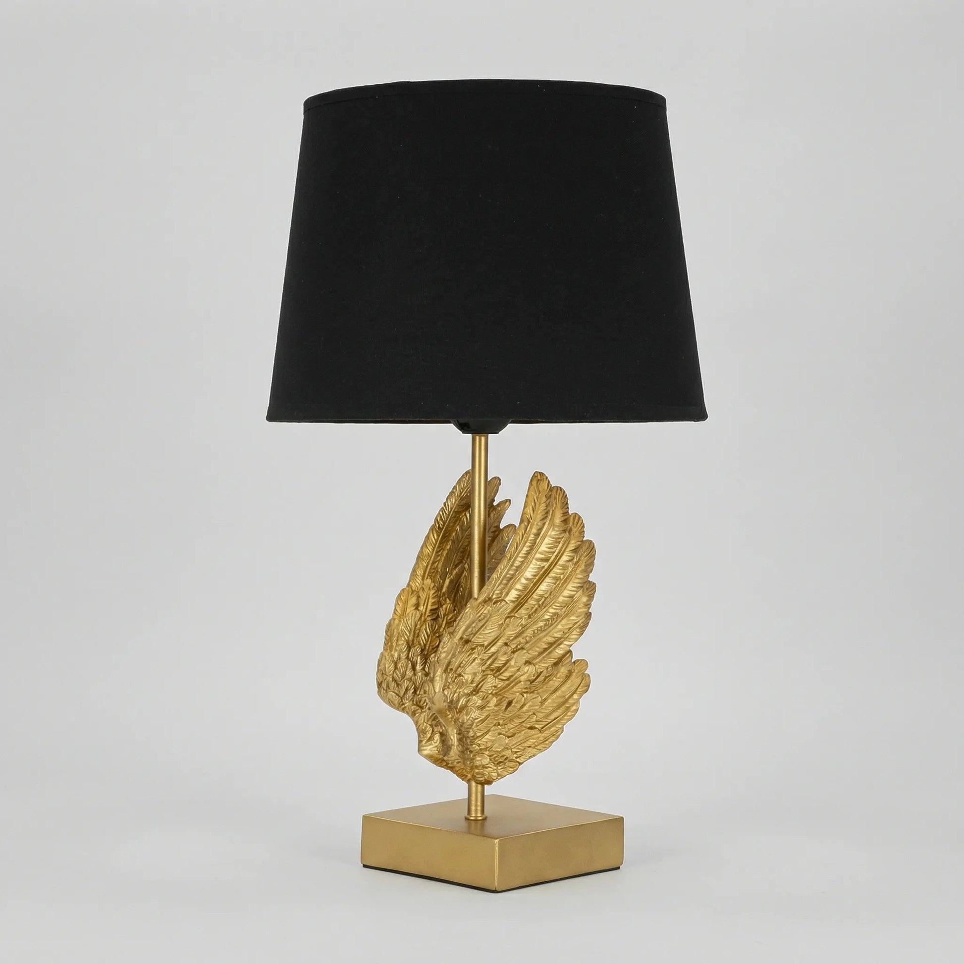 Vyřezávaná stolní lampa s tmavým stínidlem a zlatými akcenty – elegantní lampa do obývacích pokojů a ložnic 1