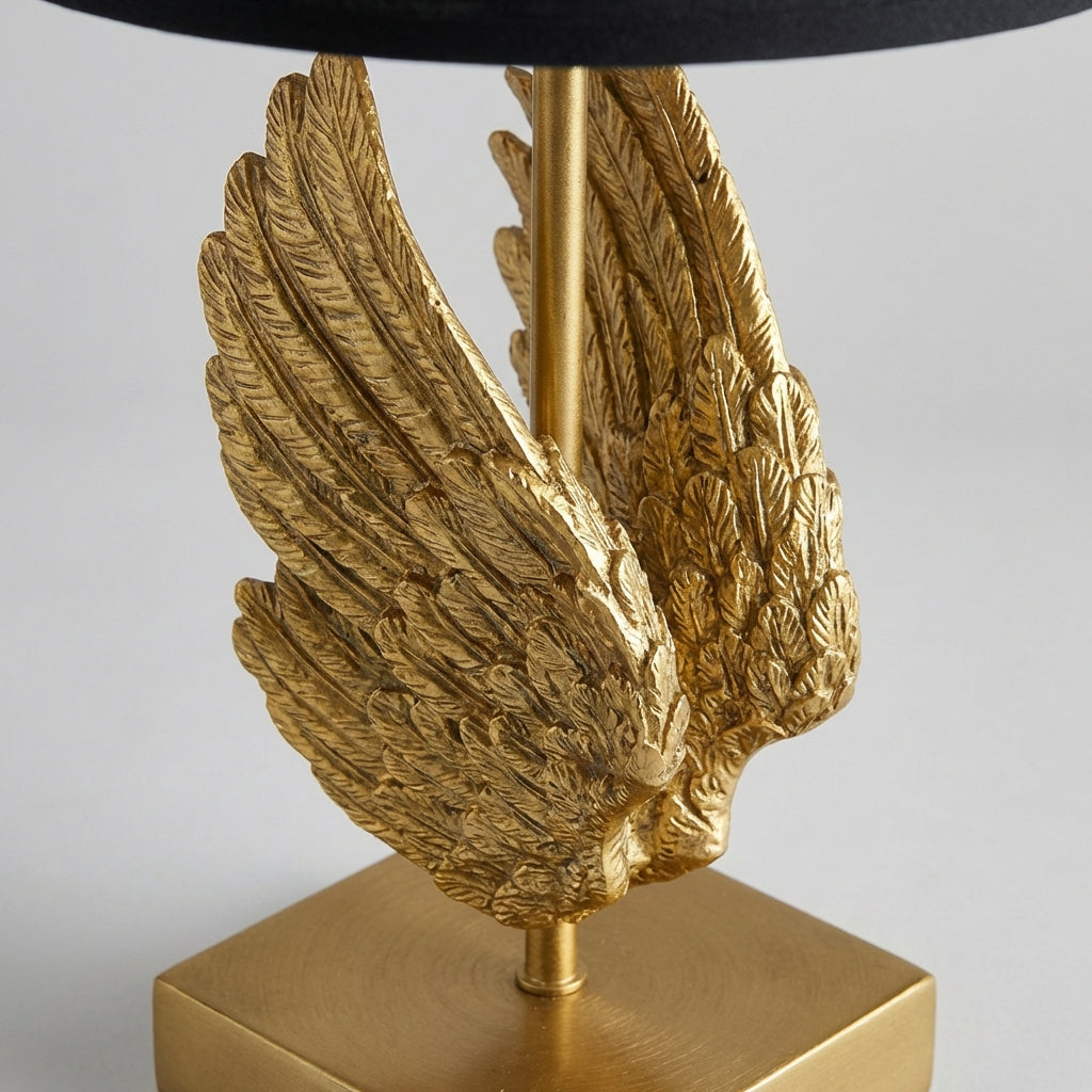 Vyřezávaná stolní lampa s tmavým stínidlem a zlatými akcenty – elegantní lampa do obývacích pokojů a ložnic 2