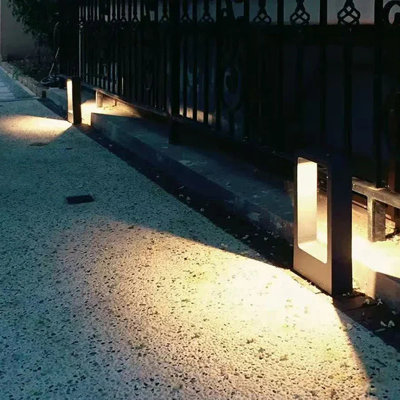 Vysoce kvalitní zahradní lampa s odolným držákem pro venkovní použití 3