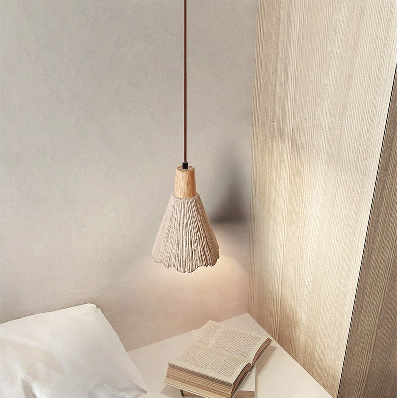 Závěsná lampa s LED osvětlením a wabi-sabi designem v krémovém cementovém proveden 5