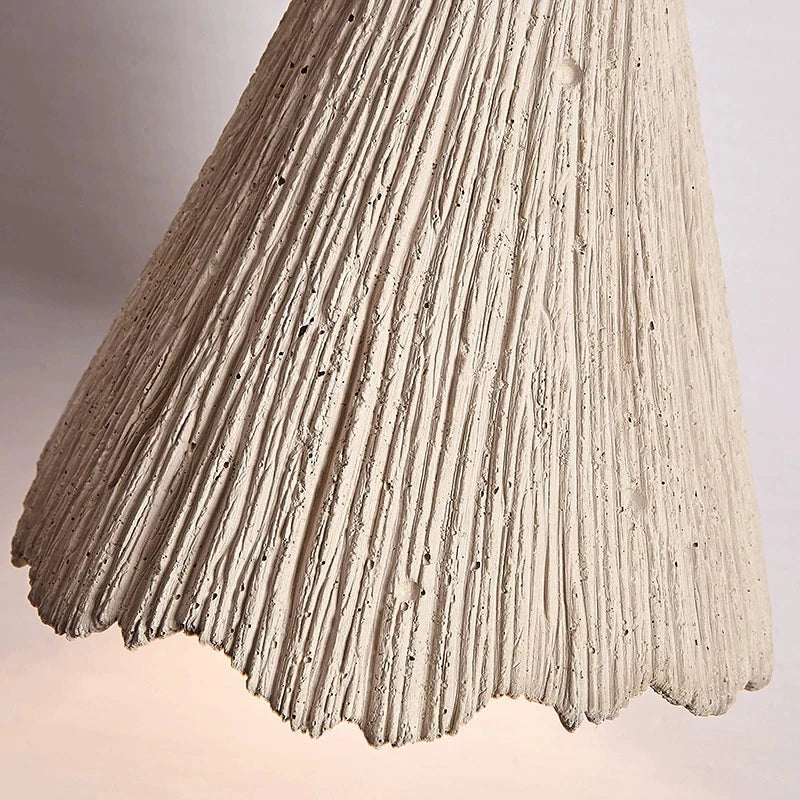 Závěsná lampa s LED osvětlením a wabi-sabi designem v krémovém cementovém proveden 6