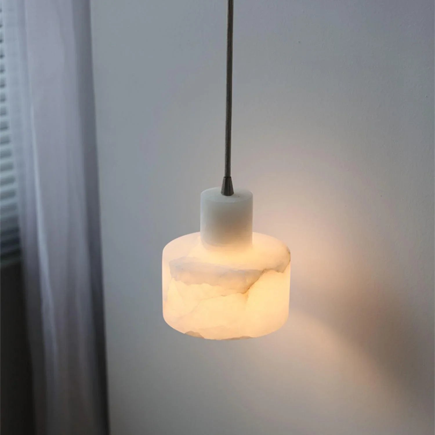 Závěsná lampa z alabastrového mramoru s LED osvětlením, moderní minimalistický design v bílé 6